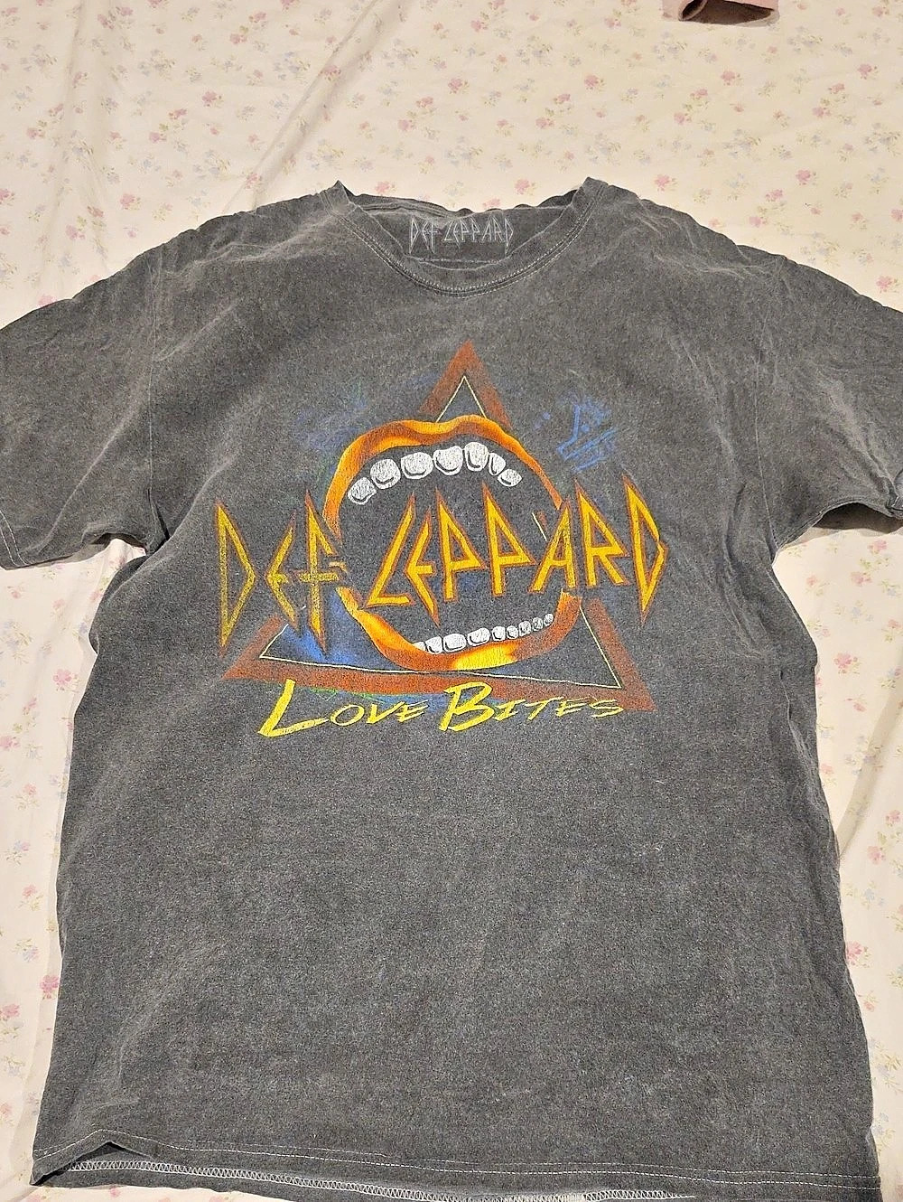 Def Leppard Love Bites Mouth T-Shirt Gray & Yellow